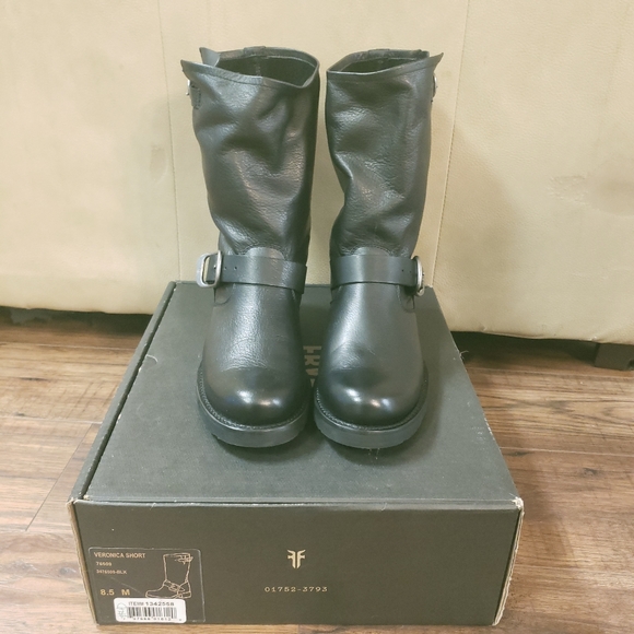 NWOT Frye Veronica Short Boots in Black - Picture 15 of 17
